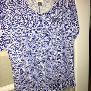 Loose fit old navy shirt